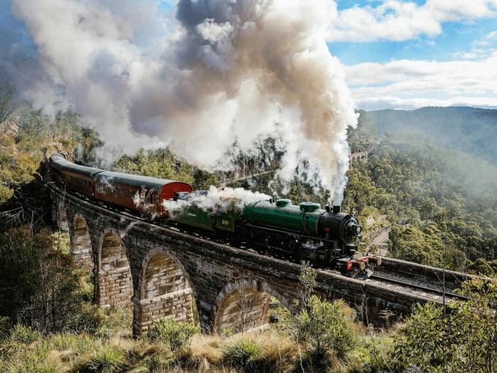 Blue Mountains: Tour from Sydney + Zig Zag Railway, Scenic World & Ferry Ride