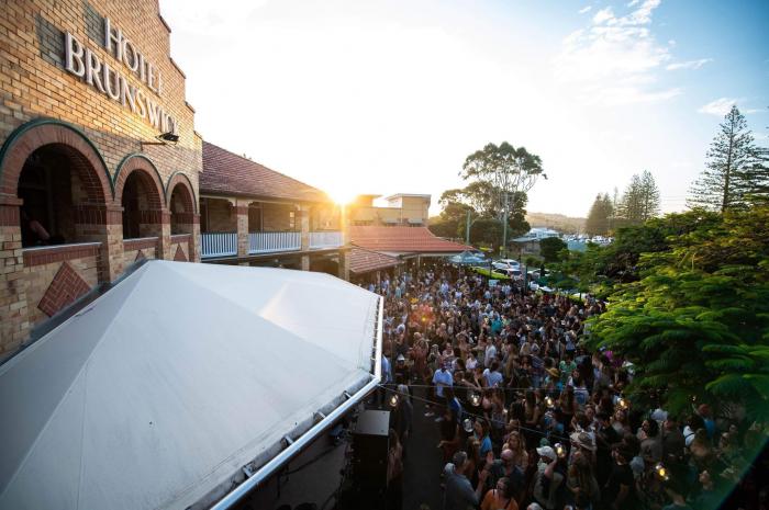 Hotel Brunswick: The Bruns | Pub & Local Eatery